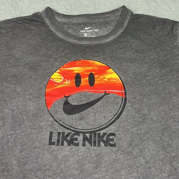 Nike T-shirt - Picture 2 of 3